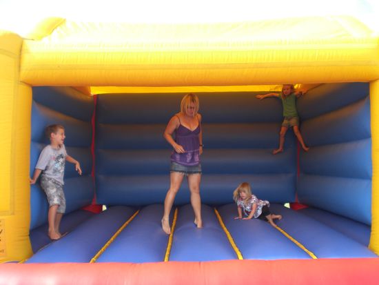 Viel Spass hatte ich auch in der Huepfbuerg. Und von den Kids kann man mich eh nicht wirklich unterscheiden...