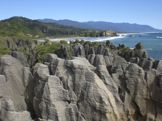 Die Pancake-Rocks (heissen so, da sie wie aufeinandergestapelte Pfannkuchen aussehen)...