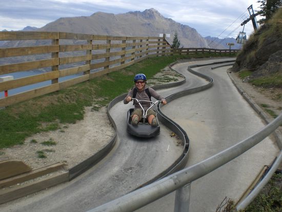 In Wellington sind wir mit der Gondola den Berg hochgefahren und anschliessend ein paar mal runtergerodelt... Da darf man wieder Kind sein!