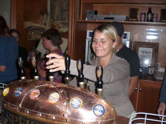 In der Speight's Brewery! Was wohl dieses bloede Grinsen zu bedeuten hat???
Und hier kommt mein BUNGY-JUMP!!!