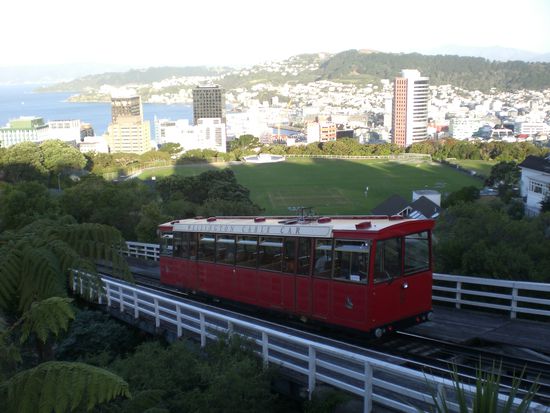 Skyline Wellington mit der netten Trambahn im Vordergrund...