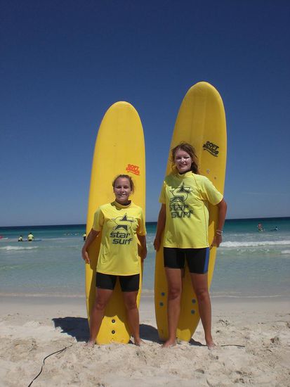 Mit Silvia aus Utrecht bei unserem 1-Tages-Surf Kurs! Und schauen wir schon wie Profis aus???