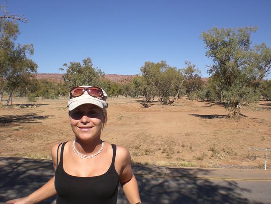 Ueberm (fast immer ausgetrocknetem) Todd River in AS...