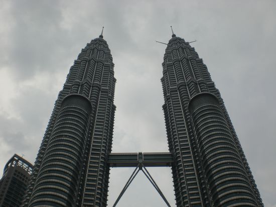 Die Petronas Towers. So riessig, dass sie gar nicht aufs Foto passen...