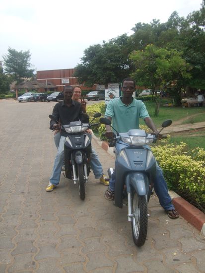 Omar mit Rahel, und Issa