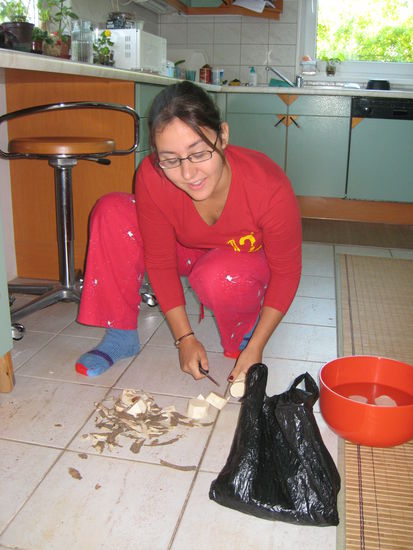 Yam schälen in Deutschland. hat sich schon irgendwie komisch angefühlt...