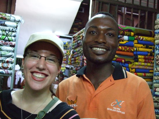 Rahel und Casimir, der Chauffeur von Mensah