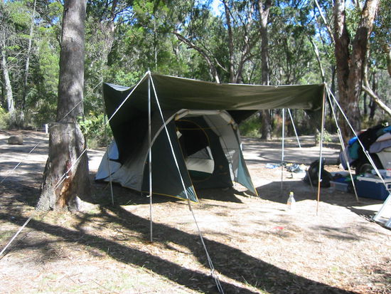 Zelt mit Tarp