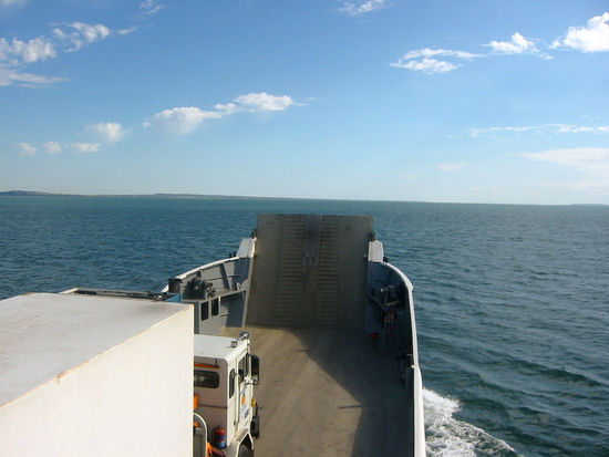 ...bevor es wieder auf festen Untergrund geht! Bye Bye Fraser!