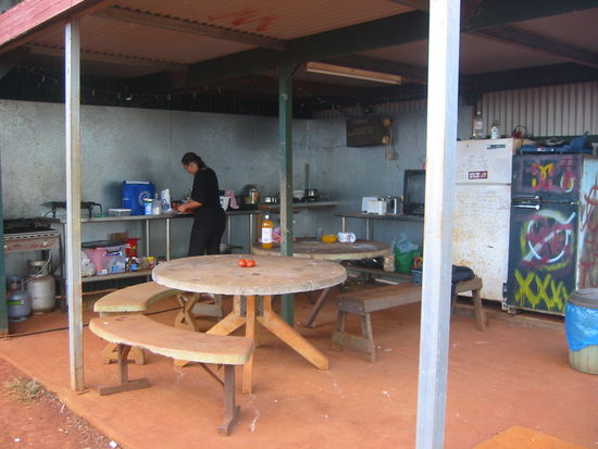 Genauer hinschauen sollte man hier nicht...aber hier gibt es TV