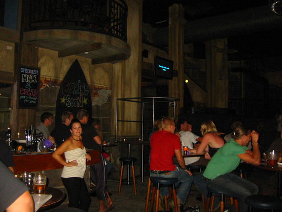 In der Karaokebar...