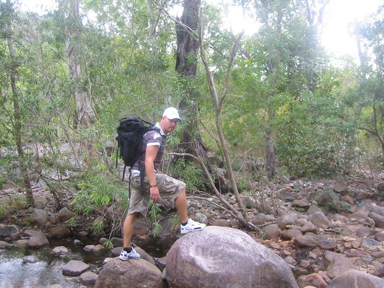 Überquerung eines reissenden Flusses