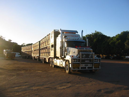 Bis zu 60m langer Roadtrain