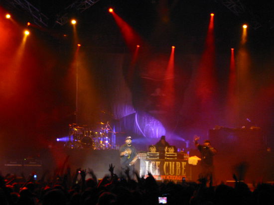 Also das kleine Männchen in der Mitte ist Ice Cube