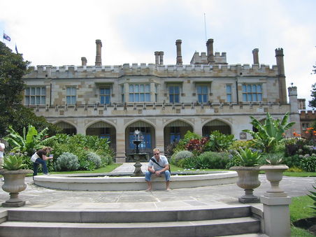 Im Garten des Government-Hauses