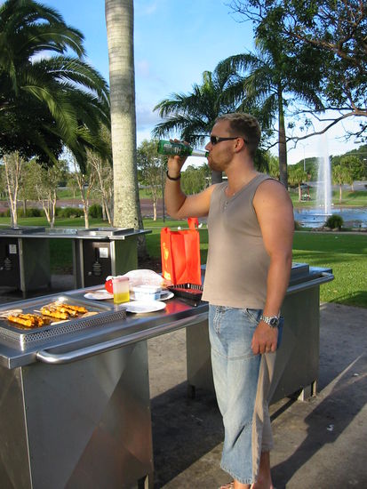 Typischer Aussie beim BBQ