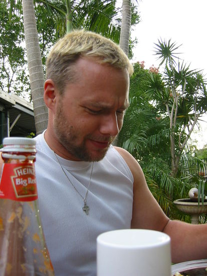 Gesichtsentgleisung nach dem Hinsetzen- tat echt weh!