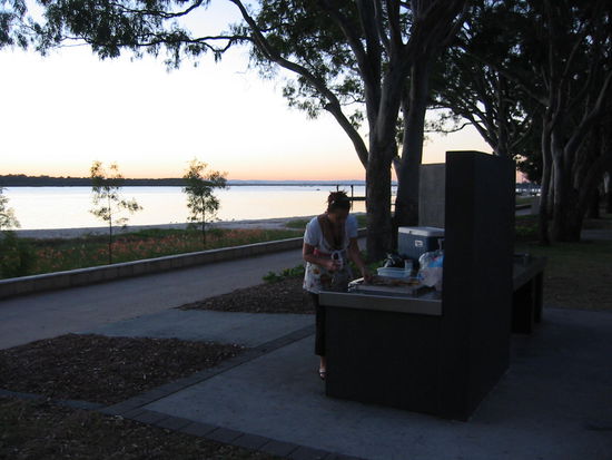 Typische Freizeitgestaltung der Aussies nach Feierabend - BBQ -
Diese Einrichtungen gibt es hier wie Sand am Meer! For free !