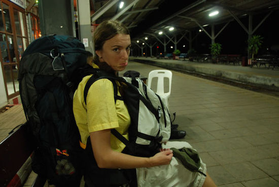 02:30 Uhr am Bahnsteig in Pak Chong.
Ich wäre gern noch länger in dieser Gegend geblieben...