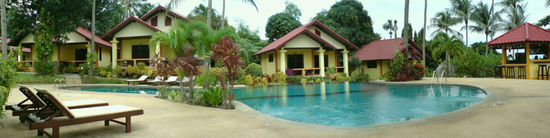 Poolanlage mit kleinem künstlichen Horizont!