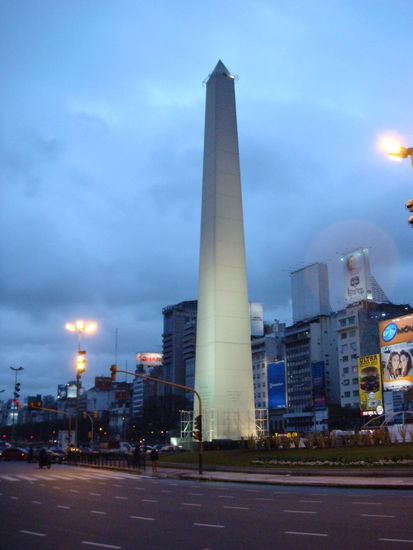 Das Wahrzeichen der Stadt, der Obelisk