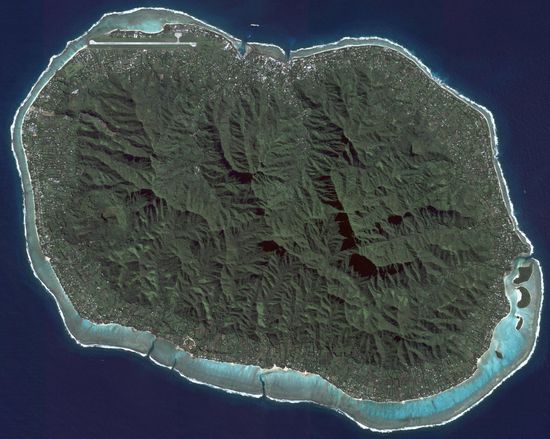 NASA Aufnahme von Rarotonga. Wir haben im Sueden der Insel gewohnt.
