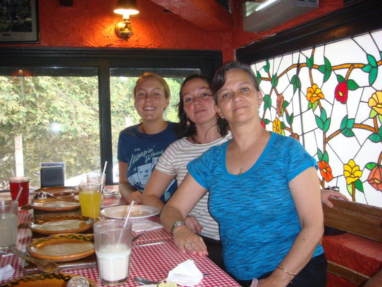Die Damen: Susanne, Jimena und Pilar ( Jimenas Mutter)