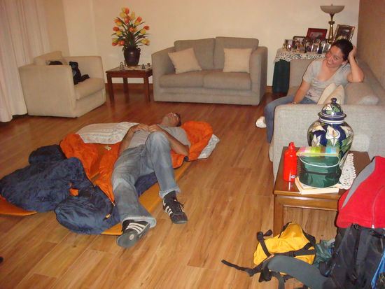 Da mehr Gaeste eintrafen, mussten wir fuer zwei Naechte das "Zeltleben" im Wohnzimmer geniessen