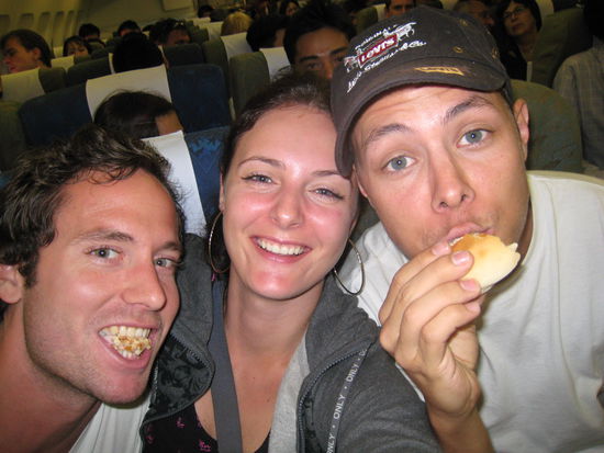 Ma bitte des is brutalst ueberragend!! Mr. Nimmersatt, ich und Basti im Flugzeug