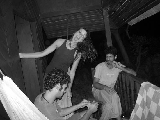 Jeden Abend ein paar Bierchen und lustige Gespraeche. Alberto, Grazia und Ofir aus Israel