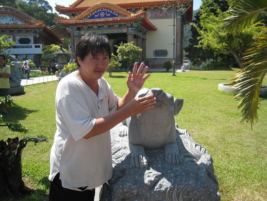 Ken vor seinem chinesischem Sternzeichen - Maus!