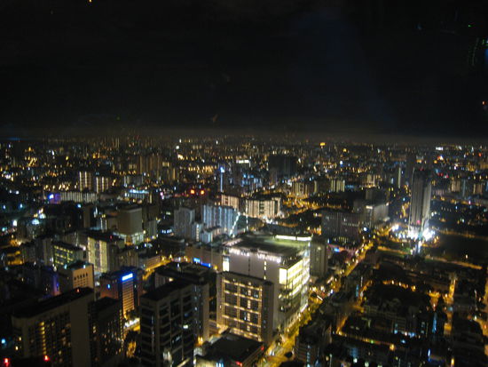 Singapore bei Nacht vom 70ten Stockwerk
