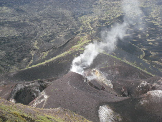 Ein aktiver Krater!! Heiss und schwefelig