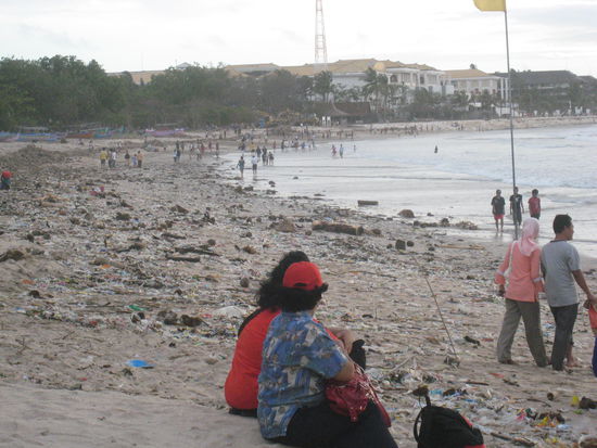 Kuta Beach verdreckt ...