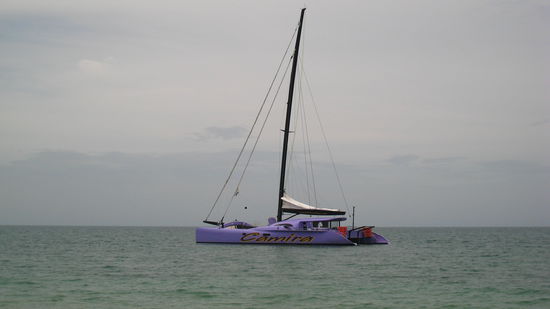 Die Farbe des Catamarans hat meine Entscheidung fuer diesen Trip natuerlich mitbeeinflusst! 