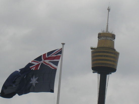 Tower + Flagge