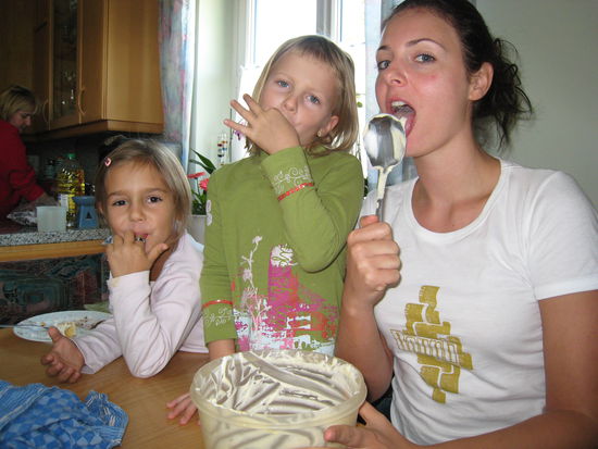 Das ist doch das beste am Kuchen machen! Die Schüssel nachher ausschlecken! 