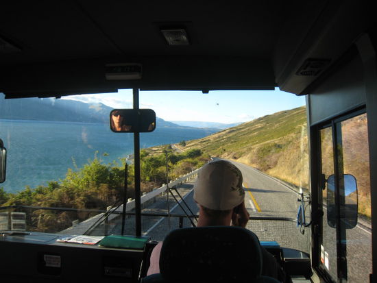 Und das sehe ich den ganzen Tag vor mir! Den Busfahrer Fido und die grauenhafte Landschaft!