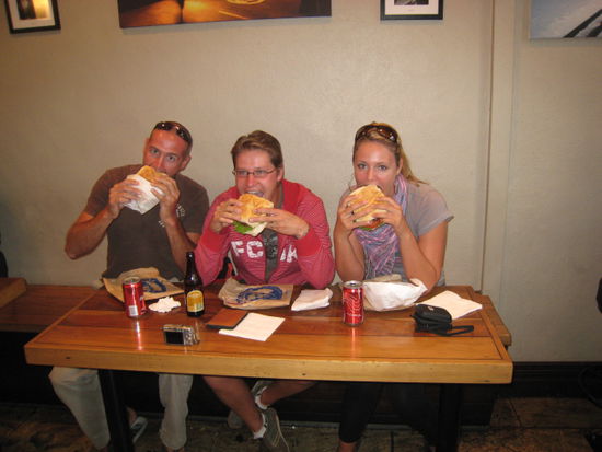 Lee, Yves und ich bei Fergburger!! Mhhmm ... so wird das nie was mit ein paar Kilos verlieren!