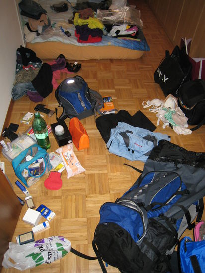 Chaos!!So siehts aus wenn ich versuche meine sieben Sachen zu packen! 