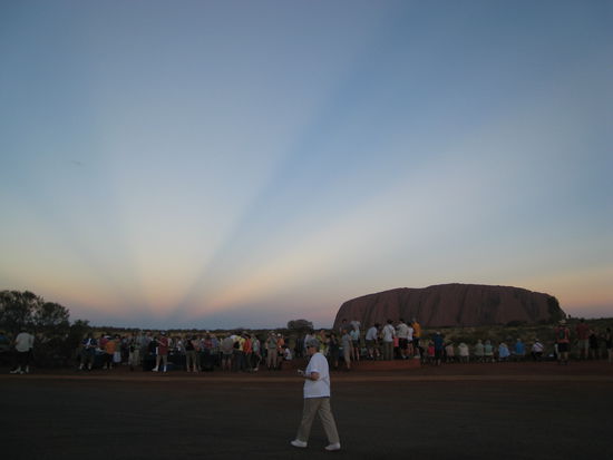 Sonnenuntergang mit vielen Leuten, aber einem schoenen Lichterspektakel!