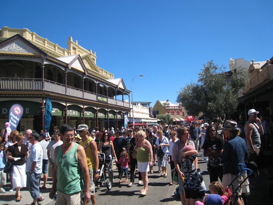 Die Bude war voll ...