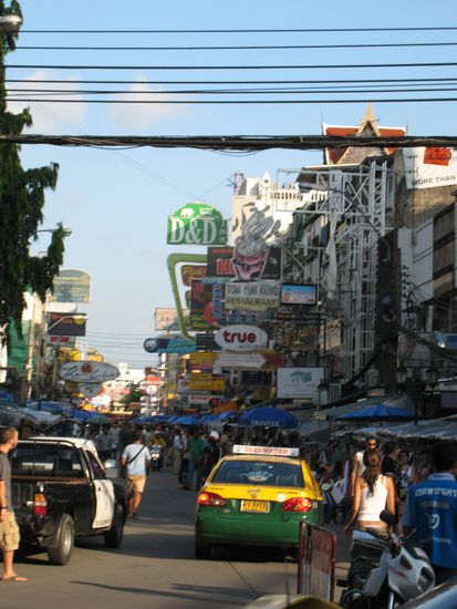 Die Khao San Road!! Viele viele Leute!