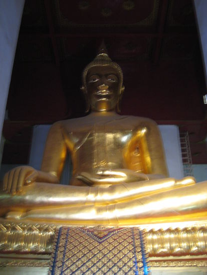 Der grosse sitzende Buddha! Der is riesig!!