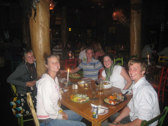 Ich, Jacki, Will, Donata und Henry bei Mama Africa 