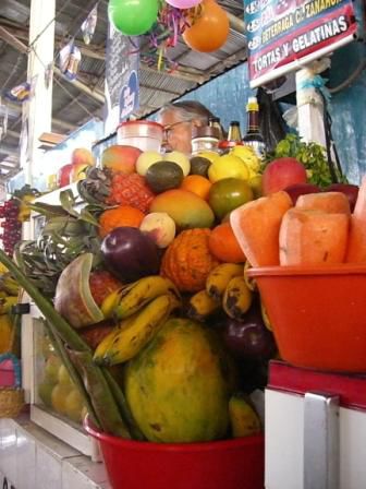 Jugo- Stand auf dem Markt in Cusco