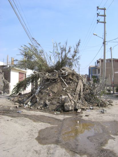 ...und Schutt auf der Strasse