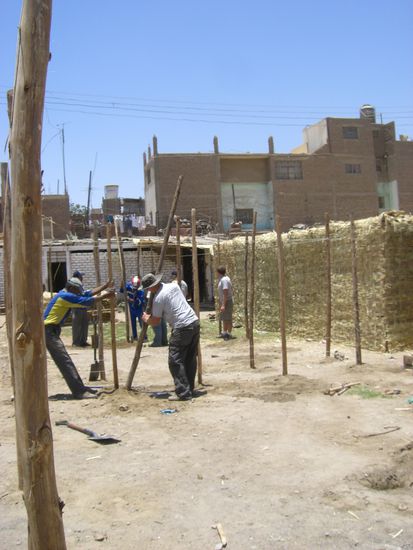 Beim Klassenraeume bauen in Ica