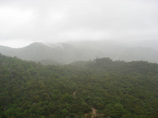 Blick von Aussichtspunt ueber die Insel - bei gutem Wetter jedenfalls