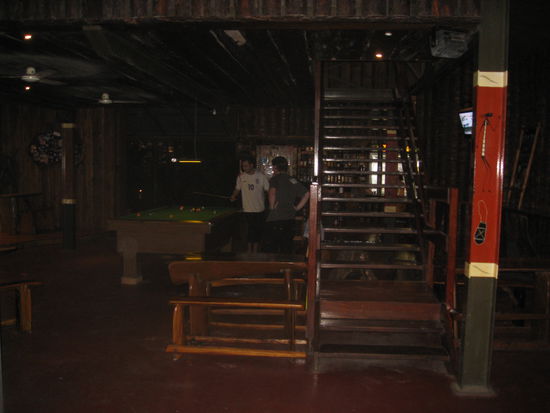 Der Aufenthalsraum mit Bar, Billard Kicker, Musikbox, Kueche...